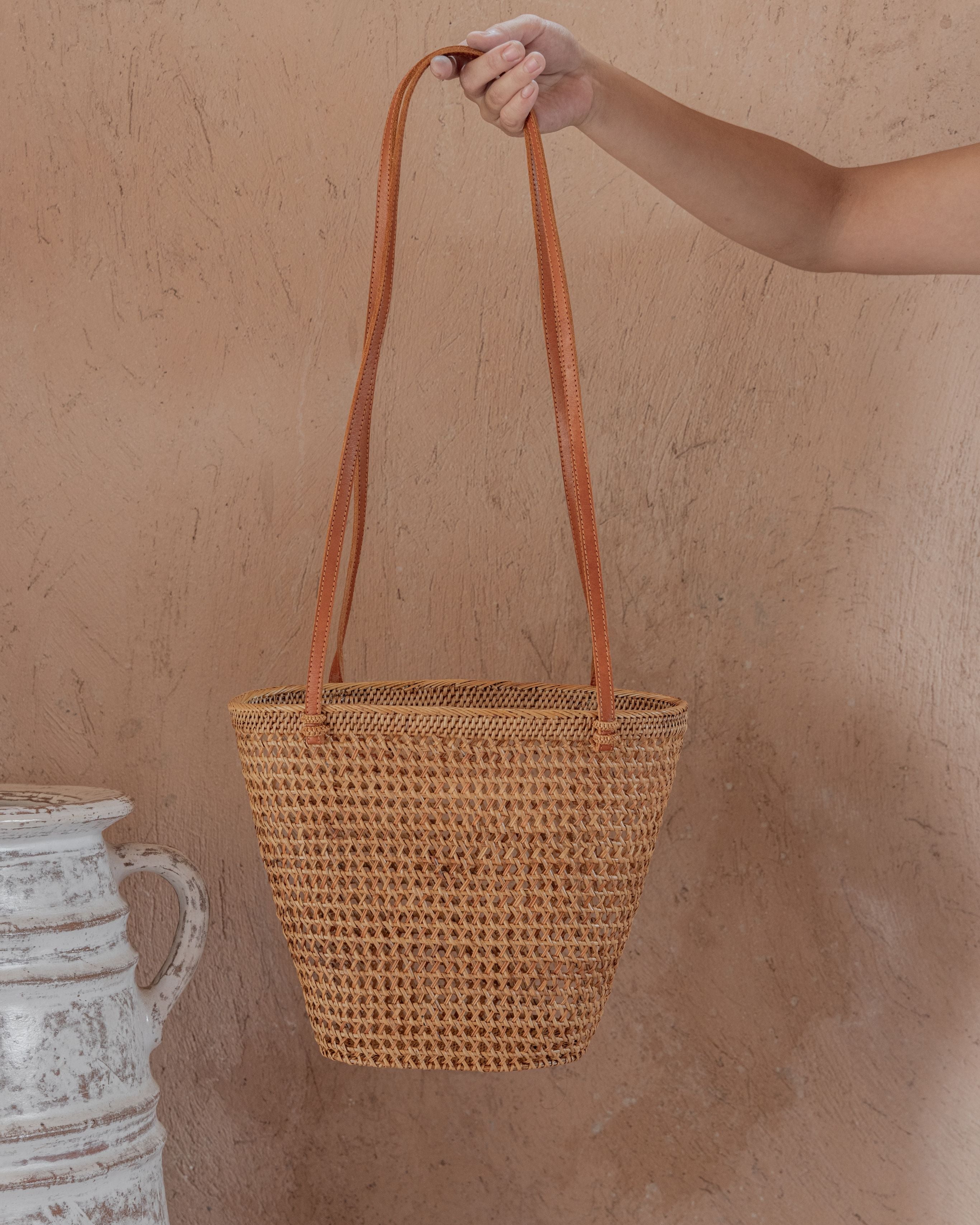 Buka Rattan Shoulder Bag – Rattan Home Decor | Village Thrive display picture 2